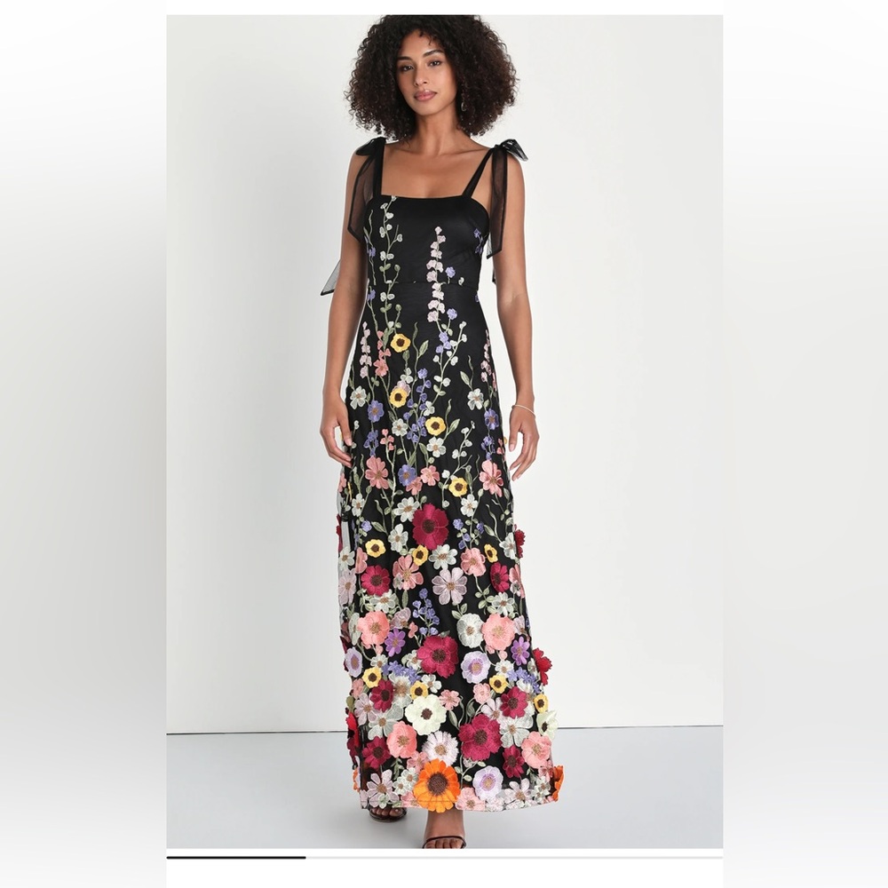 Lulus floral dress size M NWOT